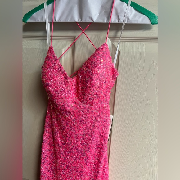 Prom dress. Bubblegum pink. SIZE 1/2. Never worn, only tried on. - Picture 2 of 3